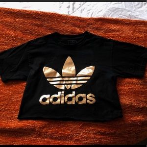 Adidas Cropped Shirt 🖤